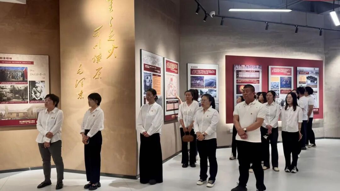 兴安盟退役军人事务局机关党委组织开展参观中国共产党人精神谱系主题教室联合主题党日活动