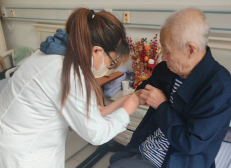 兴安盟光荣院开展院民健康体检活动